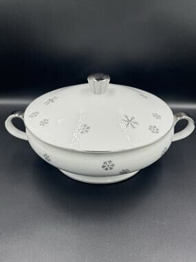 Vintage Seyei Snowy Atomic Snowflake 9” Lidded Veggie Dish MCM